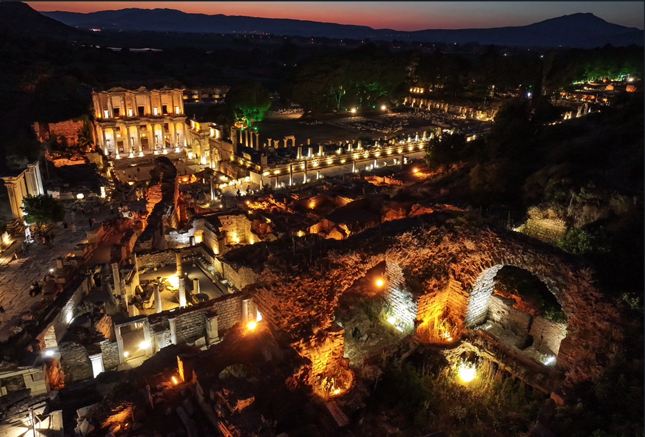Efes’te gece müzeciliği dönemi