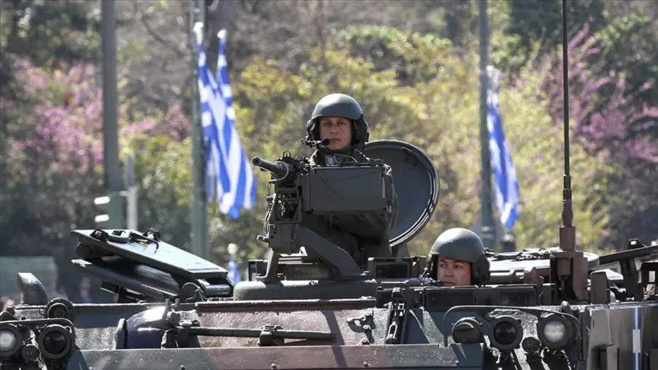 Yunanistan ordusunda yeni uygulama. Gönüllü kadın askerler göreve başladı